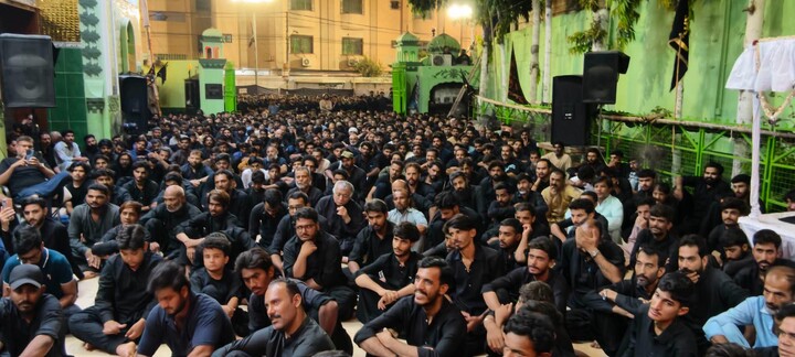 تصاویر/ برگزاری باشکوه مجالس عاشورا در امام‌بارگاه‌های کراچی و حضور گسترده عزاداران حسینی