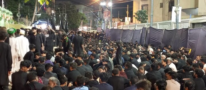 تصاویر/ برگزاری باشکوه مجالس عاشورا در امام‌بارگاه‌های کراچی و حضور گسترده عزاداران حسینی