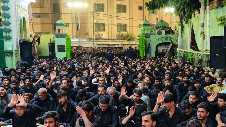 تصاویر/ برگزاری باشکوه مجالس عاشورا در امام‌بارگاه‌های کراچی و حضور گسترده عزاداران حسینی
