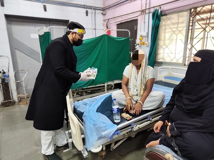کلیان مہاراشٹرا میں انفال فاؤنڈیشن کی جانب سے نام امام حسین (ع) پر مریضوں اور تیمارداروں میں پھل تقسیم