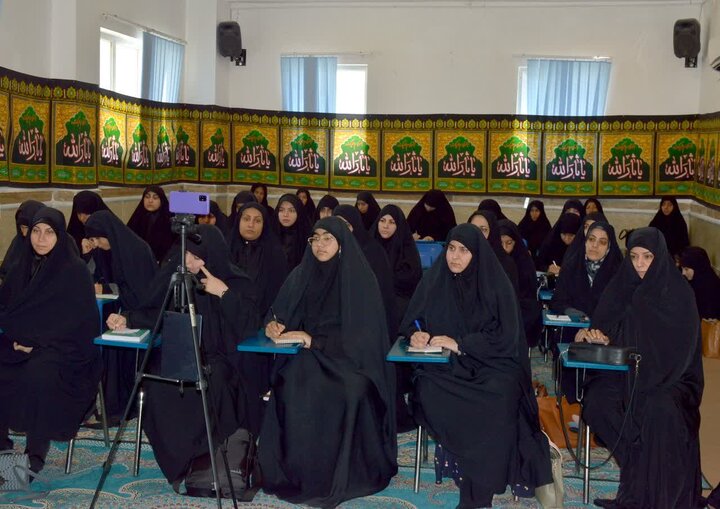 تبیین الگوی جهاد زینبی در نشست علمی مدرسه علمیه حضرت رقیه(س) برازجان
