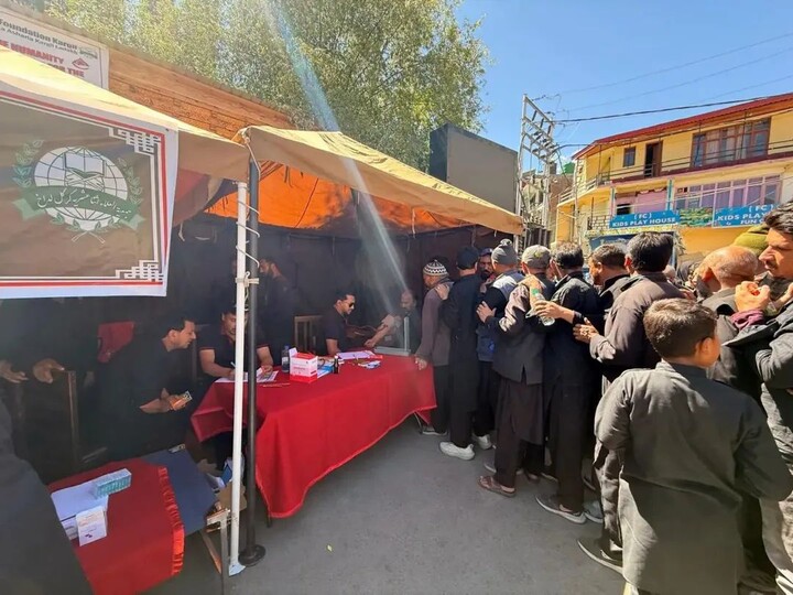 تصاویر/ خدمت‌رسانی درمانی و اهدای خون به عزاداران حسینی در کارگل
