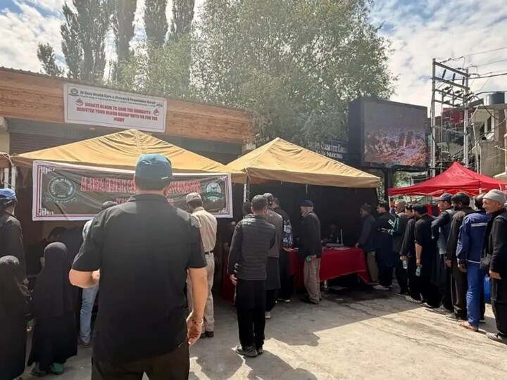 تصاویر/ خدمت‌رسانی درمانی و اهدای خون به عزاداران حسینی در کارگل