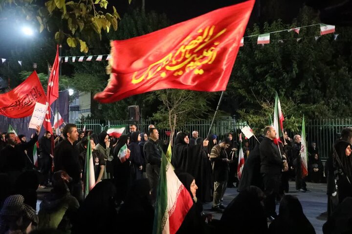 تصاویر / اجتماعات مردمی «شب‌های اقتدار حسینی» در معراج الشهدای میدان سعدی