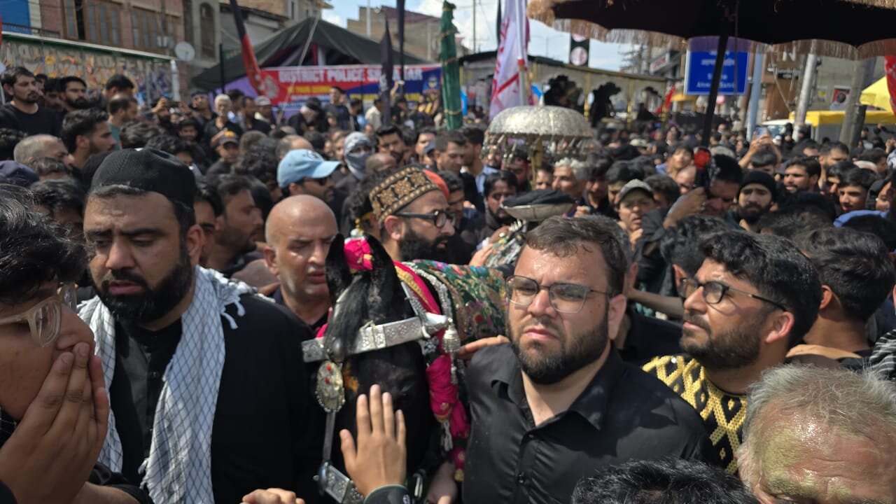 وادیٔ کشمیر میں یومِ عاشوراء کا جلوس: میرگنڈ بڈگام اور گلشن باغ سرینگر کے جلوسوں میں دسیوں ہزار عزادار شریک