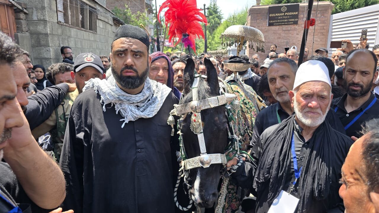 وادیٔ کشمیر میں یومِ عاشوراء کا جلوس: میرگنڈ بڈگام اور گلشن باغ سرینگر کے جلوسوں میں دسیوں ہزار عزادار شریک