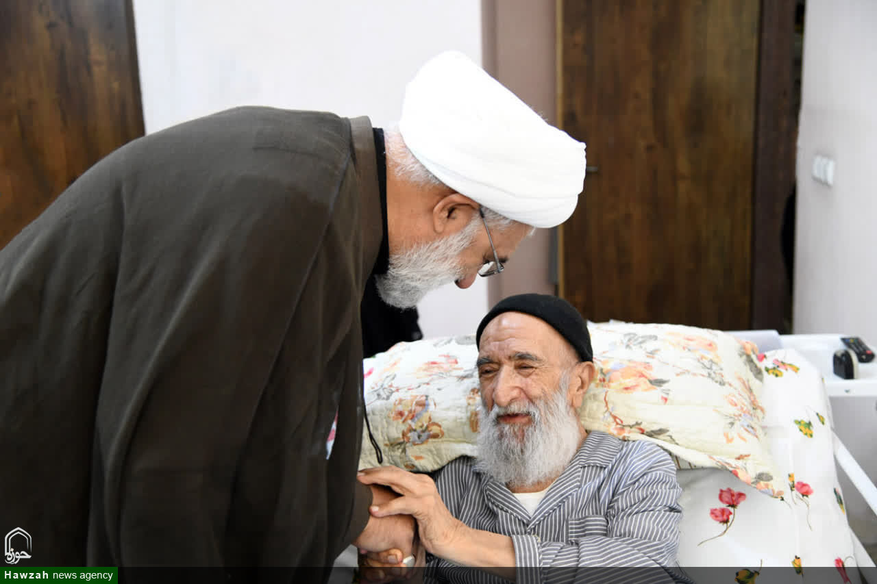 مدیر حوزه علمیه خراسان از حجت‌الاسلام والمسلمین راشد یزدی عیادت کرد