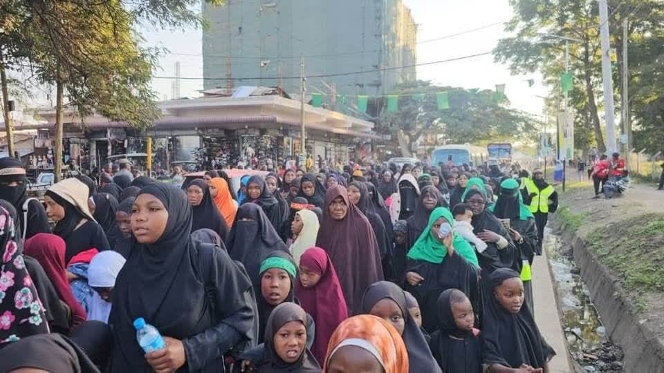 Matembezi ya Amani ya Ashura Yafanyika Arusha; Ujumbe wa Haki na Mshikamano Watolewa + Picha