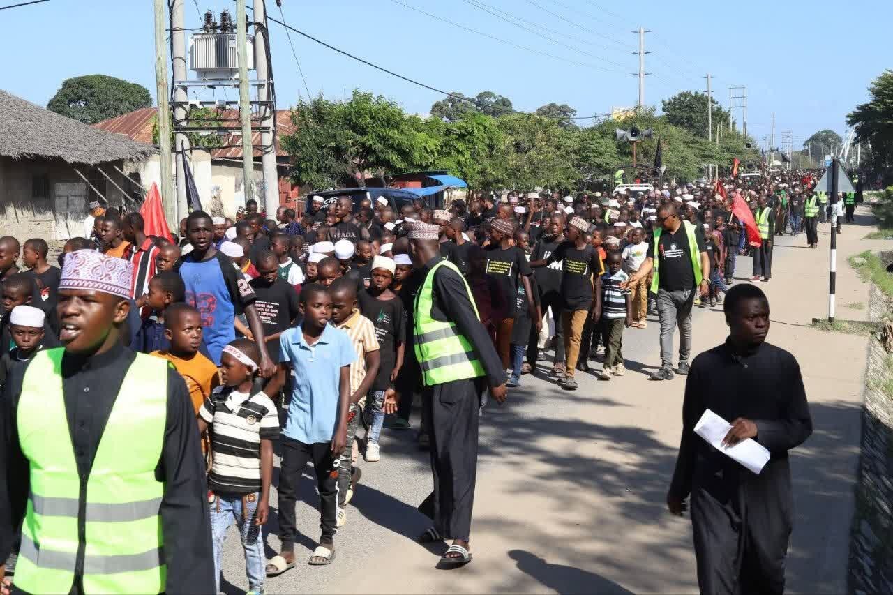 Waumini wa Tanga Wamiminika Barabarani Siku ya Ashura; Imam Hussein (as) Aenziwa kwa Kishindo