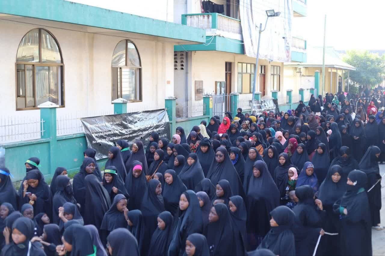 Waumini wa Tanga Wamiminika Barabarani Siku ya Ashura; Imam Hussein (as) Aenziwa kwa Kishindo