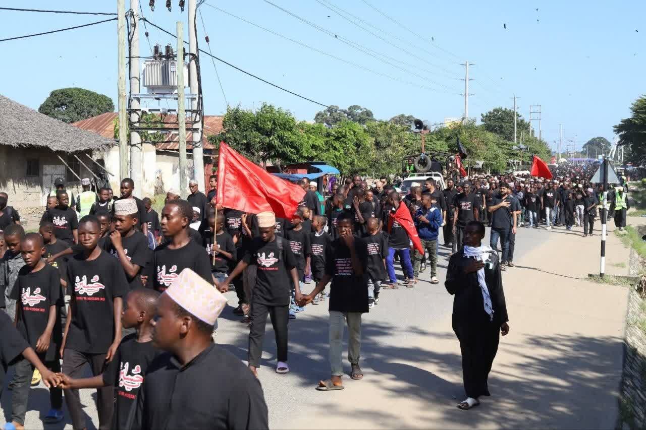Waumini wa Tanga Wamiminika Barabarani Siku ya Ashura; Imam Hussein (as) Aenziwa kwa Kishindo