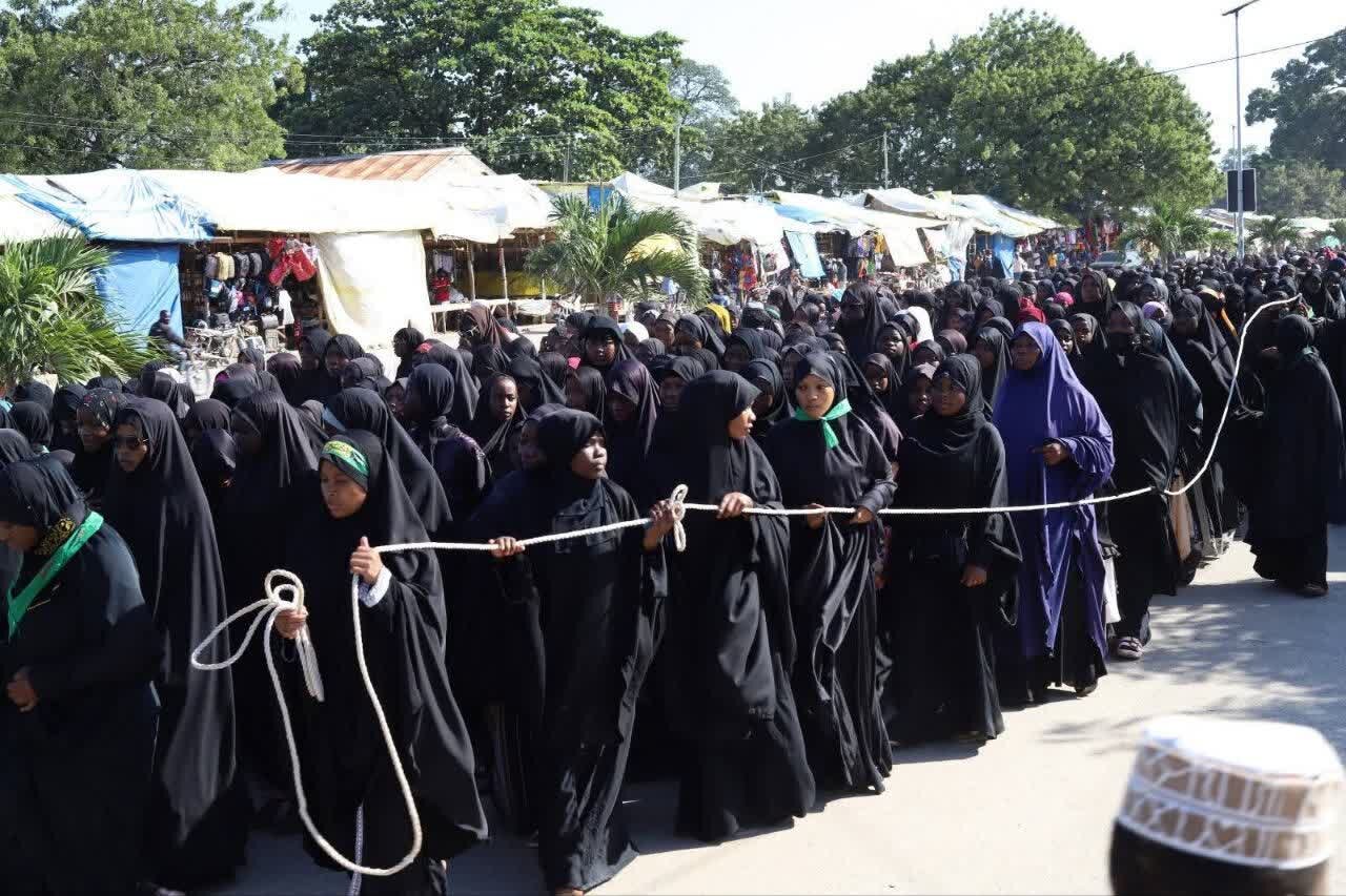 Waumini wa Tanga Wamiminika Barabarani Siku ya Ashura; Imam Hussein (as) Aenziwa kwa Kishindo
