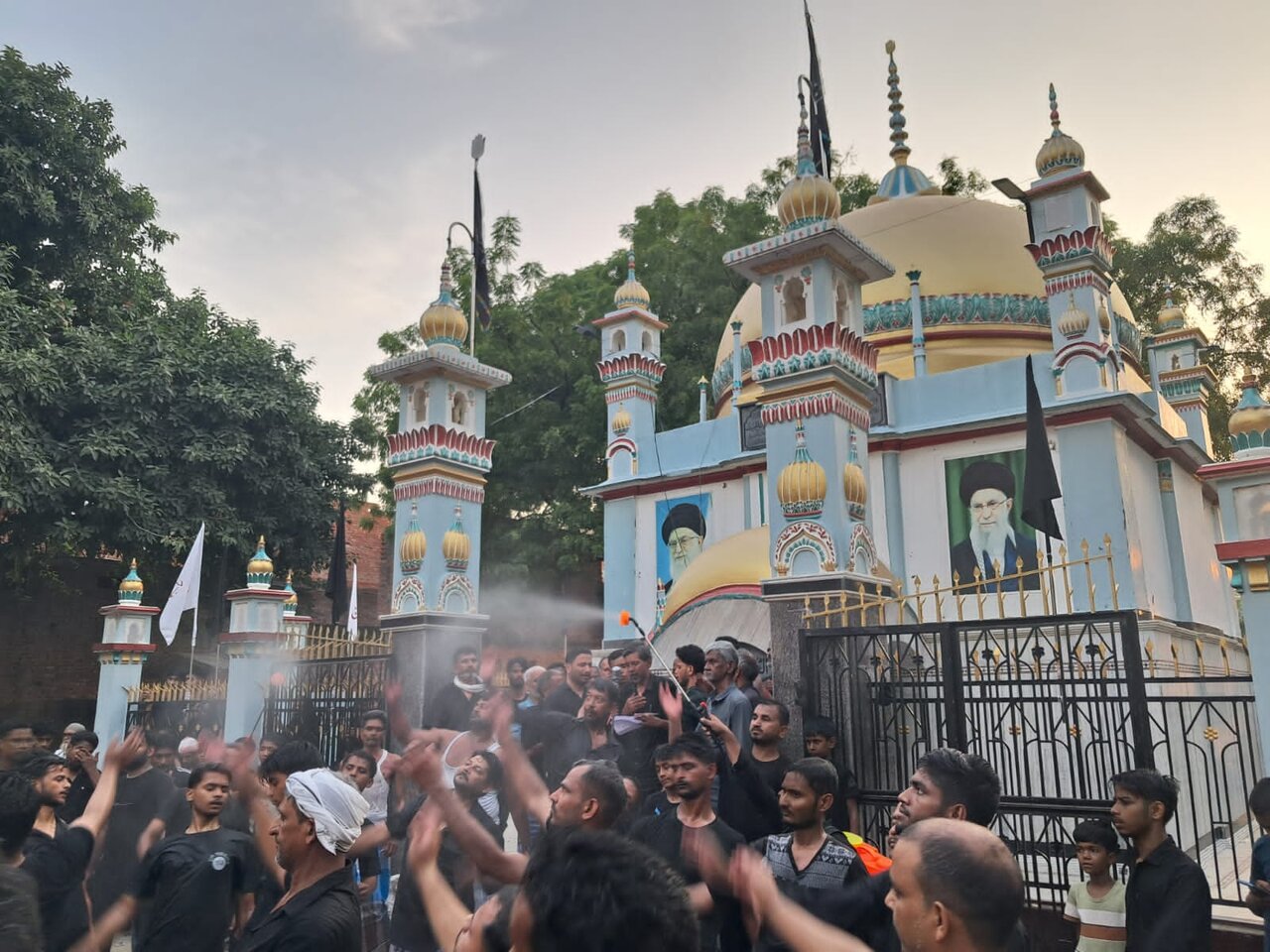 इमाम हुसैन (अ) किसी एक देश या समुदाय की मिलकियत नहीं, बल्कि मोहसिन ए इंसानियत हैं: मौलाना इब्ने हसन अमलोवी