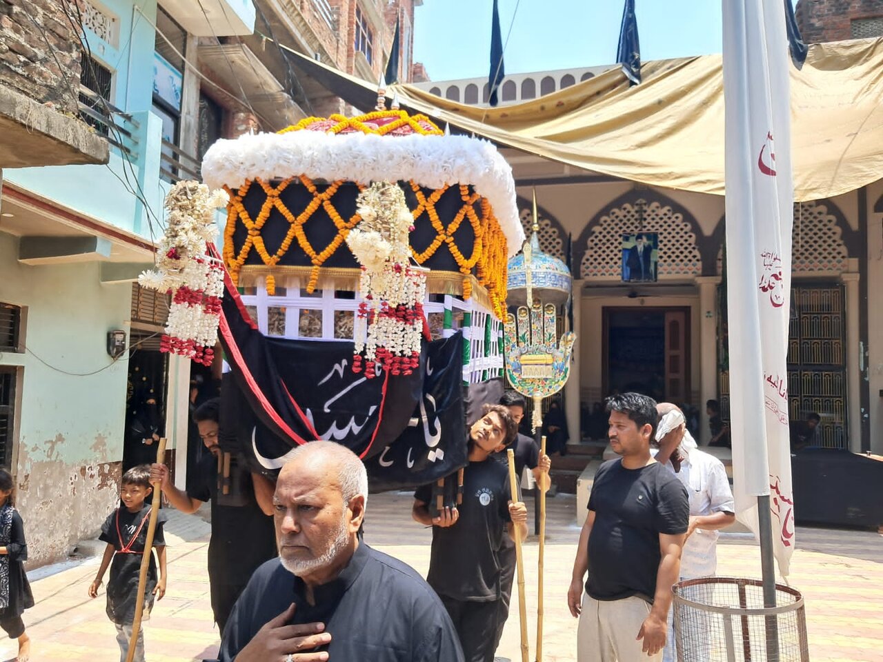 इमाम हुसैन (अ) किसी एक देश या समुदाय की मिलकियत नहीं, बल्कि मोहसिन ए इंसानियत हैं: मौलाना इब्ने हसन अमलोवी