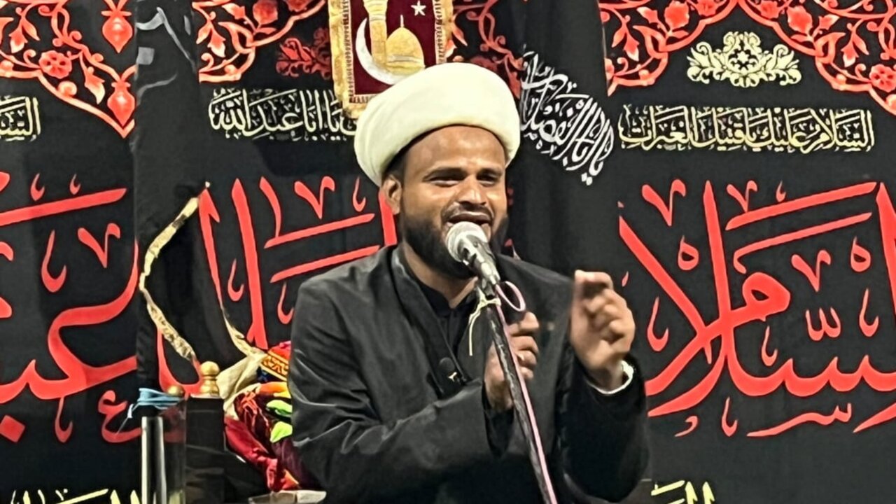 کربلا اور درسگاہ انسانیت کے عنوان پر عزاخانہ زہرا املو میں مولانا رضا حسین نجفی املوی نےمسلسل دس دن عشرہ محرم کی مجالس کو خطاب کیا