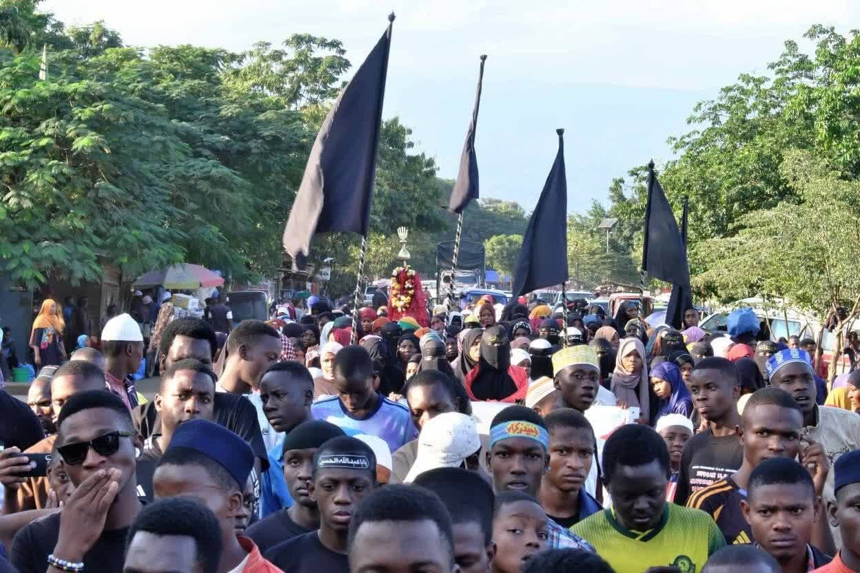 Matembezi Mukubwa ya Ashura Yafanyika Jijini Moshi; Mapenzi ya Imam Hussein Yadhihirika kwa Waumini + Picha