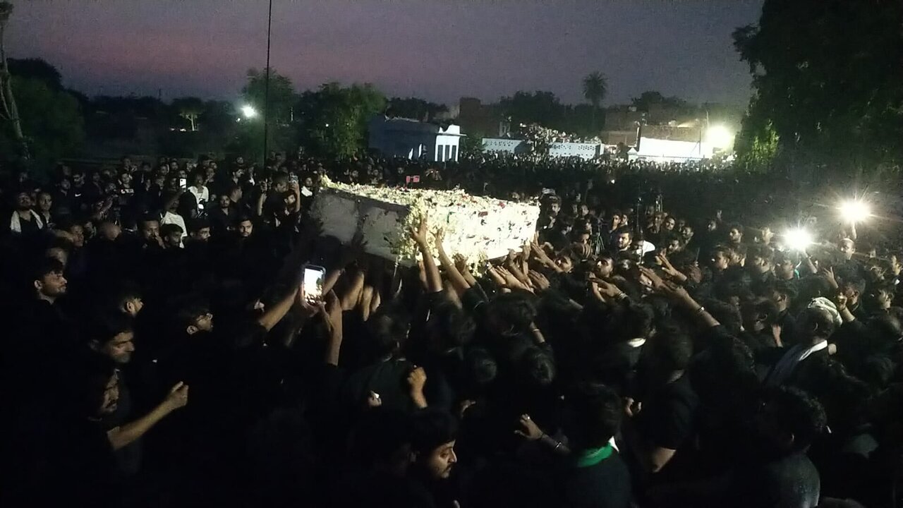 ग़मगीन माहौल में मनाया गया यौमे आशूरा,और  ताज़िया हुआ सुपुर्द ए खाक