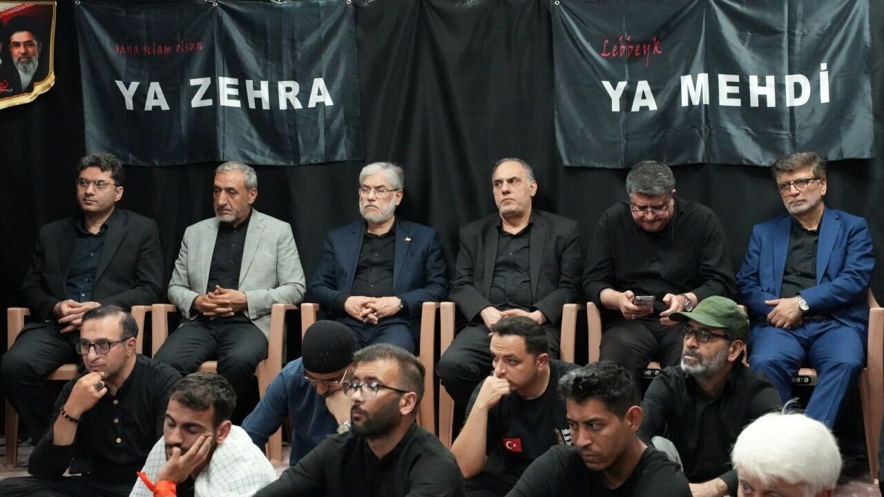 حضور وزیر علوم ایران در مراسم شام غریبان مرکز فرهنگی کوثر استانبول