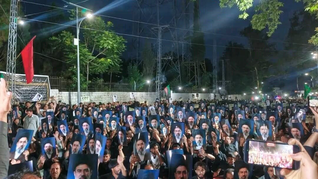 آئی ایس او ضلع کرم پارا چنار کے تحت عاشوراء کا جلوس: شہید رہبر کو خراجِ تحسین اور رہبر معظم سے تجدیدِ عہد