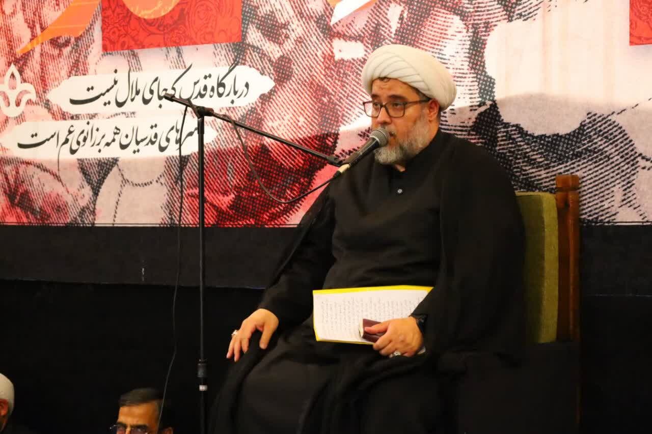 تشییع پیکر امام شهید تبلوری از نبرد تمدنی اسلام و غرب است