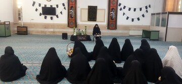 تصاویر/ برگزاری مراسم قرائت زیارت عاشورا در مدرسه علمیه حضرت زینب(س) کرمان