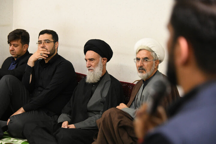 تصاویر |مراسم عزای حسینی دفتر امام جمعه اصفهان(روز اول)