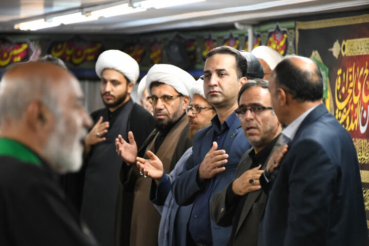 تصاویر |مراسم عزای حسینی دفتر امام جمعه اصفهان(روز اول)