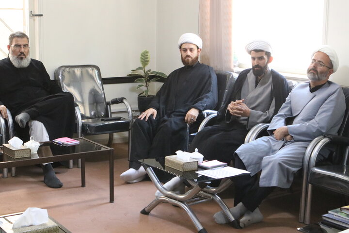 تصاویر/ جلسه بررسی امکان اعزام طلاب، اساتید و مبلغین حوزه علمیه استان همدان جهت تشییع قائد شهید