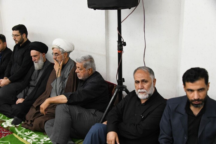 تصاویر |مراسم عزای حسینی دفتر امام جمعه اصفهان(روز اول)