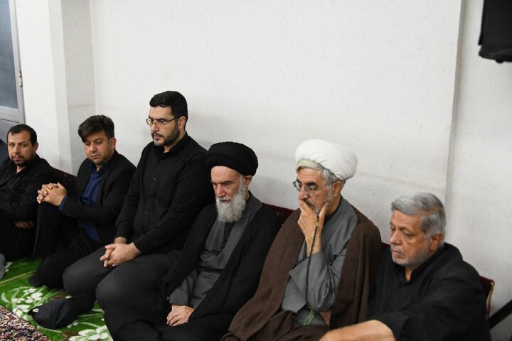 تصاویر |مراسم عزای حسینی دفتر امام جمعه اصفهان(روز اول)