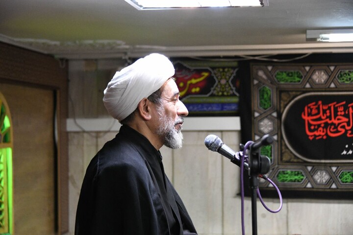 تصاویر |مراسم عزای حسینی دفتر امام جمعه اصفهان(روز اول)