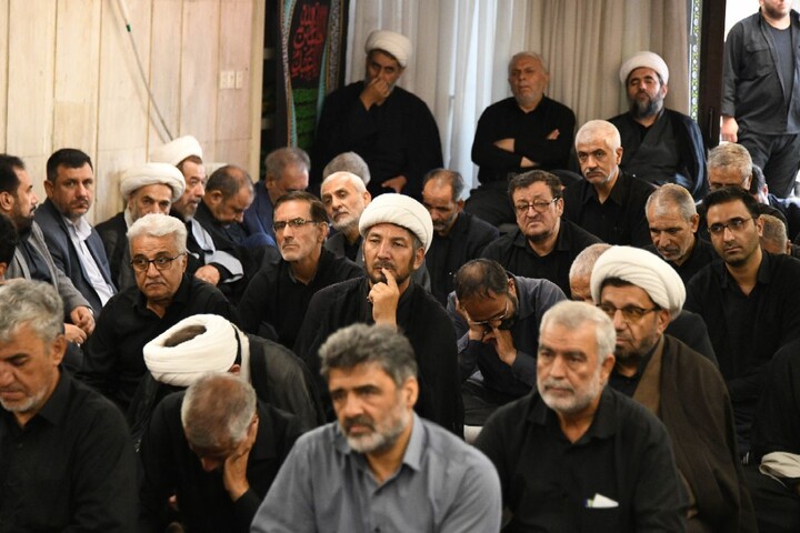 تصاویر |مراسم عزای حسینی دفتر امام جمعه اصفهان(روز اول)