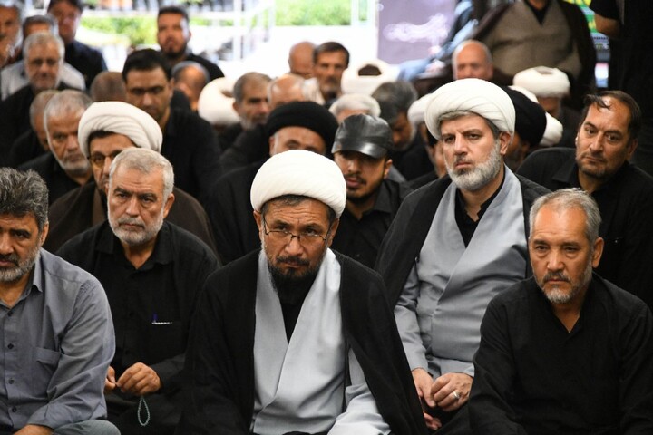 تصاویر |مراسم عزای حسینی دفتر امام جمعه اصفهان(روز اول)