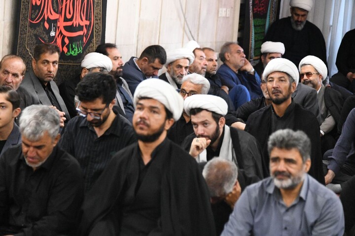تصاویر |مراسم عزای حسینی دفتر امام جمعه اصفهان(روز اول)