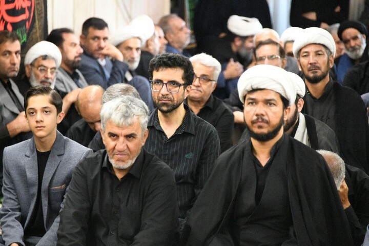 تصاویر |مراسم عزای حسینی دفتر امام جمعه اصفهان(روز اول)