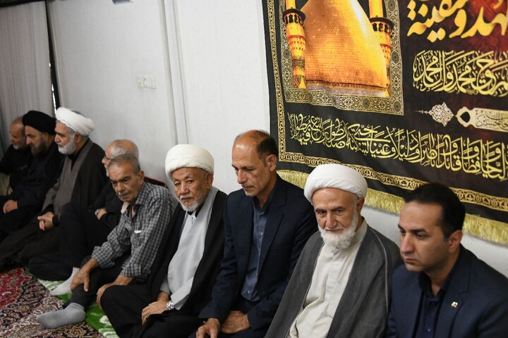 تصاویر |مراسم عزای حسینی دفتر امام جمعه اصفهان(روز اول)