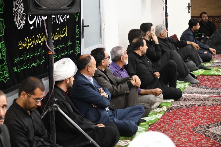 تصاویر |مراسم عزای حسینی دفتر امام جمعه اصفهان(روز اول)