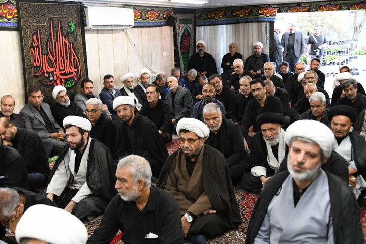 تصاویر |مراسم عزای حسینی دفتر امام جمعه اصفهان(روز اول)