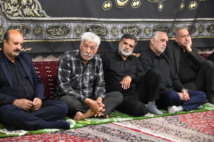 تصاویر |مراسم عزای حسینی دفتر امام جمعه اصفهان(روز اول)