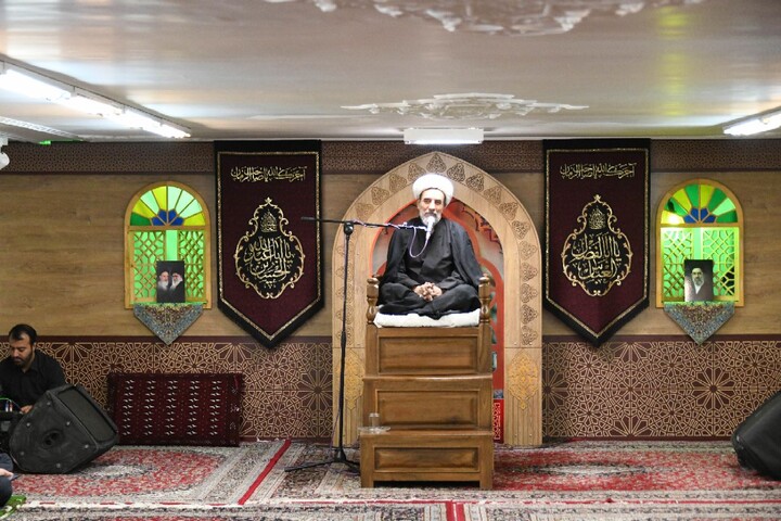 تصاویر |مراسم عزای حسینی دفتر امام جمعه اصفهان(روز اول)