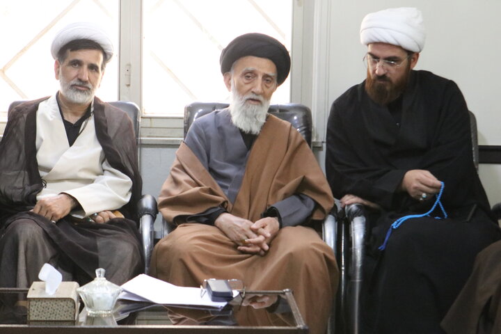 تصاویر/ برگزاری جلسه گزارش روند کمک رسانی به آسیب دیدگان جنگ اخیر