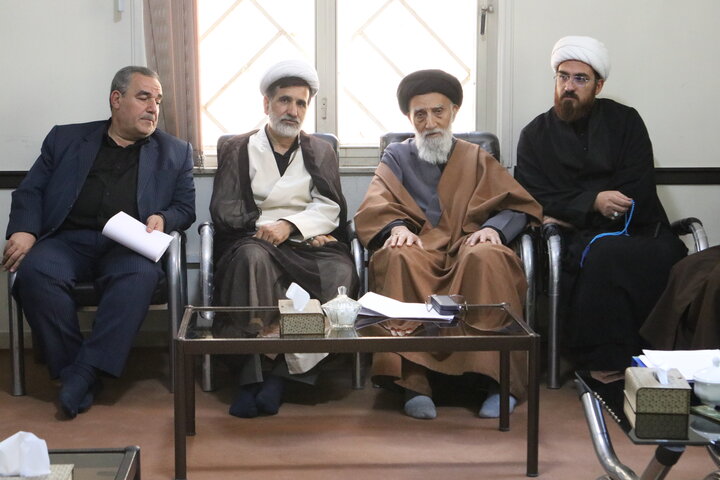 تصاویر/ برگزاری جلسه گزارش روند کمک رسانی به آسیب دیدگان جنگ اخیر
