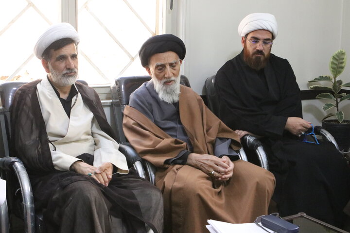 تصاویر/ برگزاری جلسه گزارش روند کمک رسانی به آسیب دیدگان جنگ اخیر