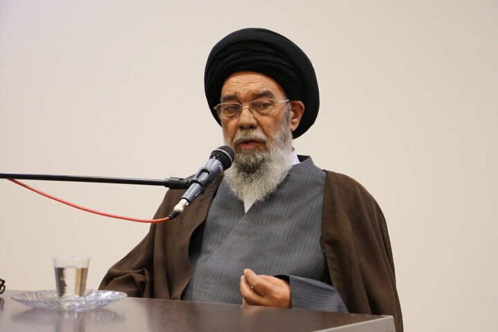 تصاویر |همایش تجلیل از روحانیون فعال اصفهان در دفاع مقدس رمضان