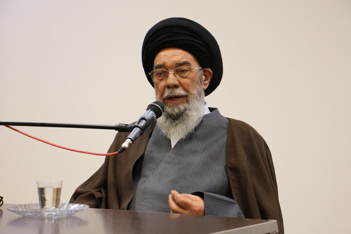 تصاویر |همایش تجلیل از روحانیون فعال اصفهان در دفاع مقدس رمضان