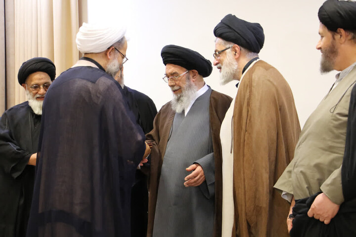 تصاویر |همایش تجلیل از روحانیون فعال اصفهان در دفاع مقدس رمضان