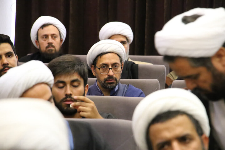 تصاویر |همایش تجلیل از روحانیون فعال اصفهان در دفاع مقدس رمضان