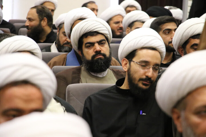 تصاویر |همایش تجلیل از روحانیون فعال اصفهان در دفاع مقدس رمضان