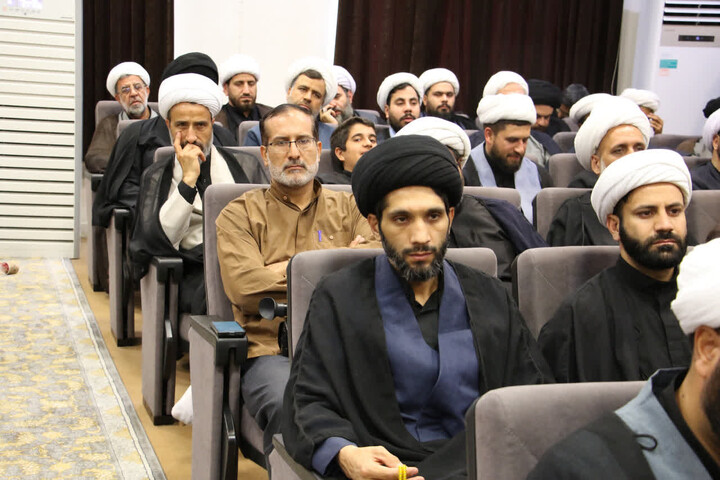 تصاویر |همایش تجلیل از روحانیون فعال اصفهان در دفاع مقدس رمضان