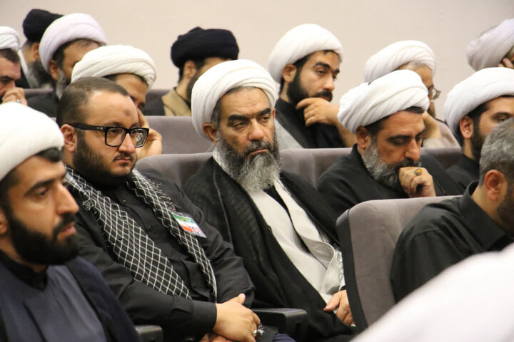 تصاویر |همایش تجلیل از روحانیون فعال اصفهان در دفاع مقدس رمضان